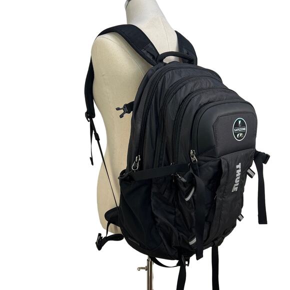 Thule EnRoute Escort 2 Daypack Black 27-liter Backpack - Picture 1 of 11